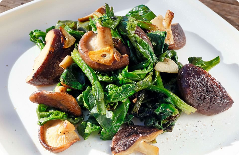 しいたけとほうれん草のアンチョビソテー