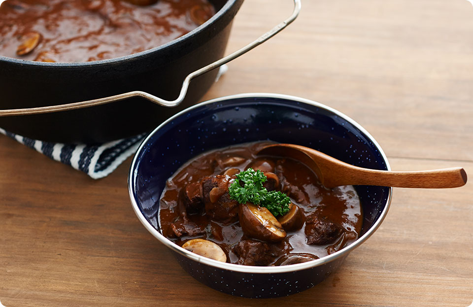 牛肉の赤ワイン煮込み