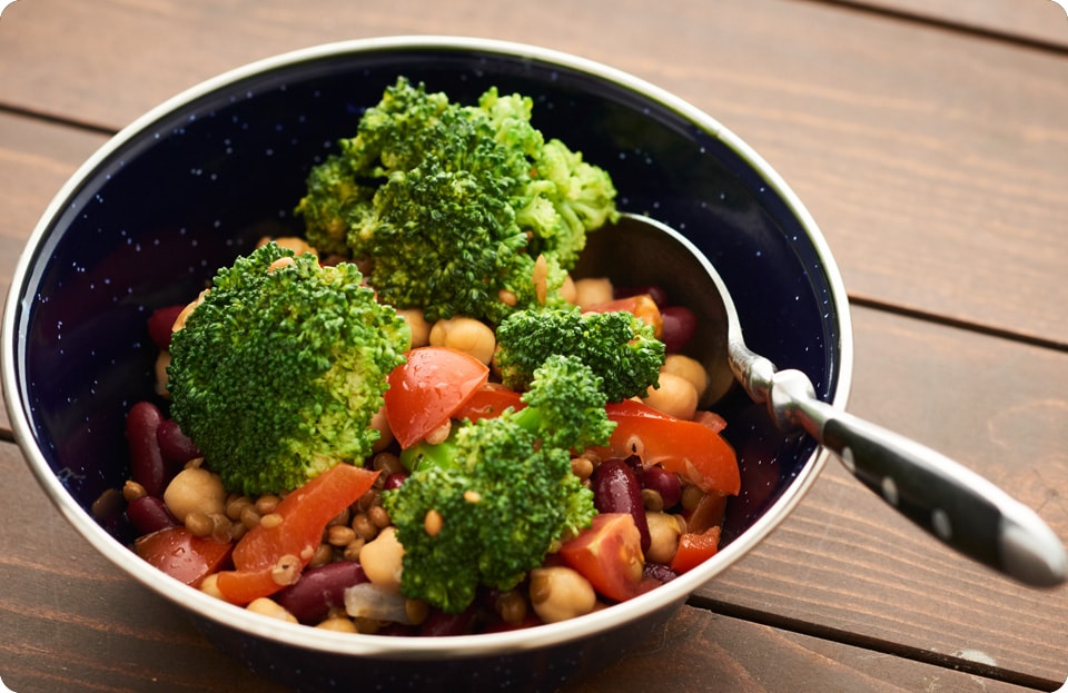 彩り豆と野菜のホットサラダ
