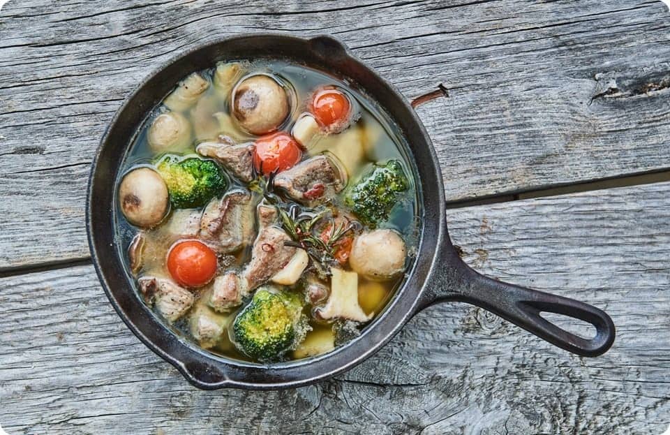 イノシシ肉のアヒージョ