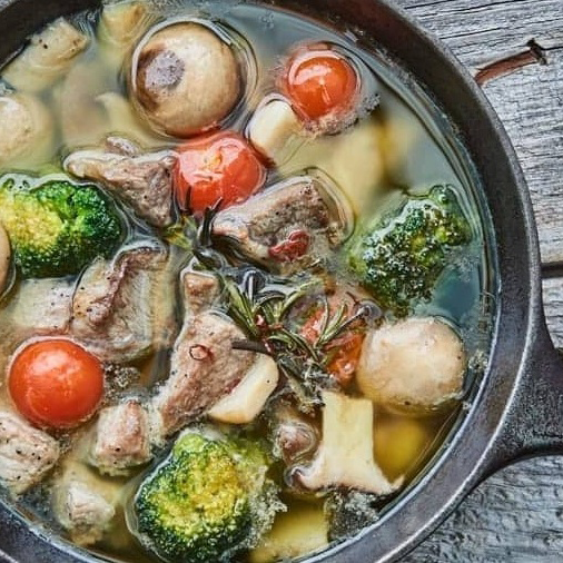 イノシシ肉のアヒージョ