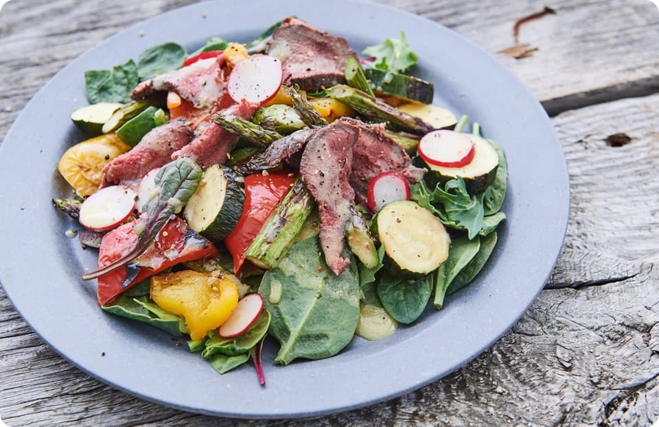 鹿肉と焼き野菜のサラダ