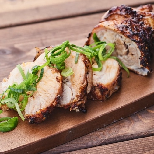 こってりチャーシューを鶏肉で！ 炭火焼で鶏チャーシュー