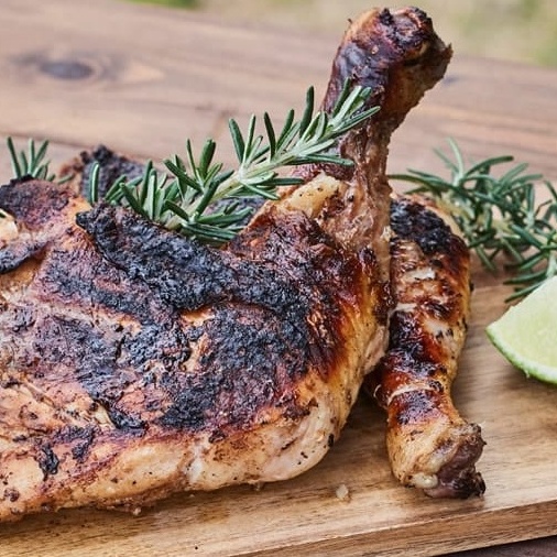 骨つきもも肉のジャークチキン