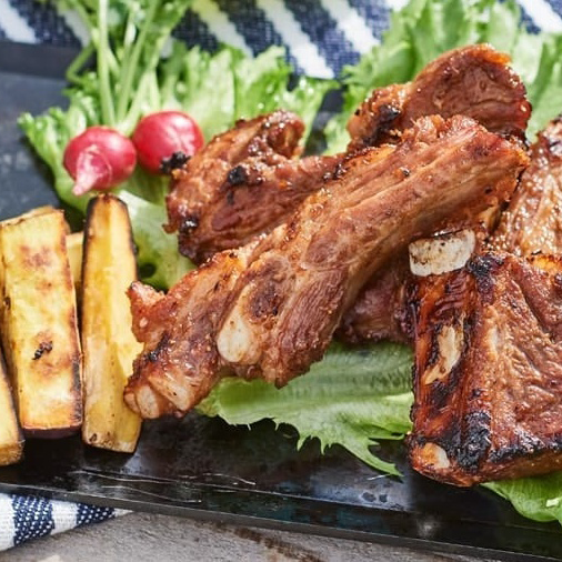 さつまいもと一緒に食べるBBQスペアリブ