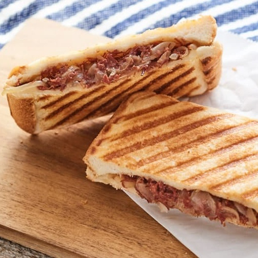 コンビーフと玉ねぎのホットサンド