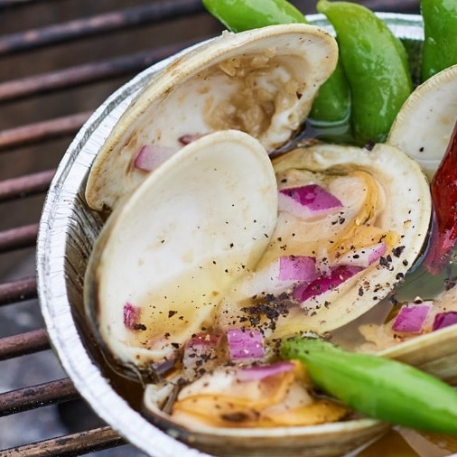 ホイルカップでできる貝類のアヒージョ