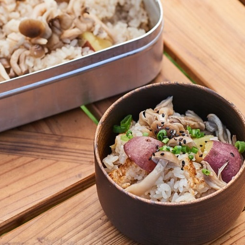 秋を感じる炊き込みご飯！ きのことさつまいもの炊き込みご飯