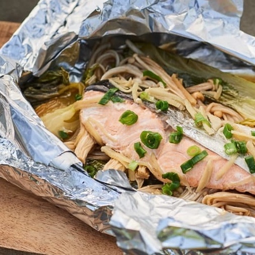 秋鮭とチンゲン菜のホイル焼き