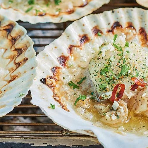 ホタテの殻でアヒージョ