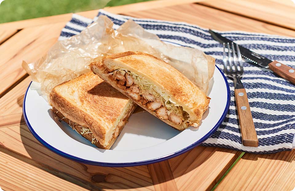 チリチキンとキャベツのホットサンド