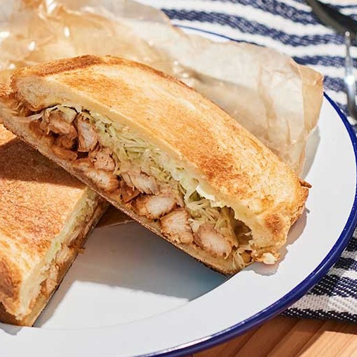 チリチキンとキャベツのホットサンド