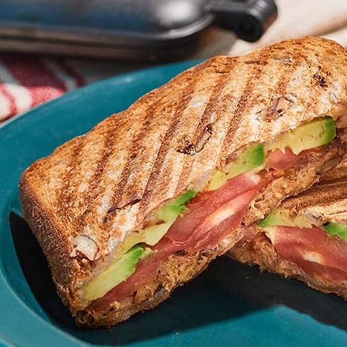 鯖味噌トマトアボカドのホットサンド