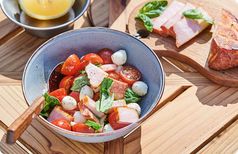 追い燻ベーコンとモッツァレラチーズのマリネ