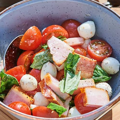 追い燻ベーコンとモッツァレラチーズのマリネ