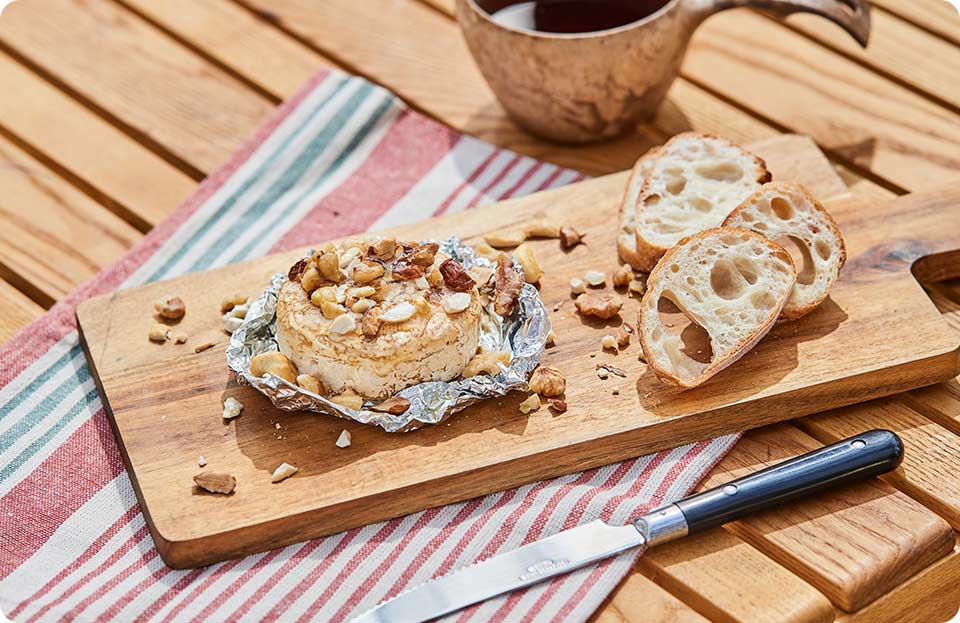 燻製カマンベールのナッツ添え