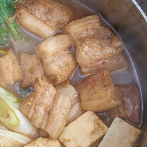 五香粉香る厚切り豚バラ鍋