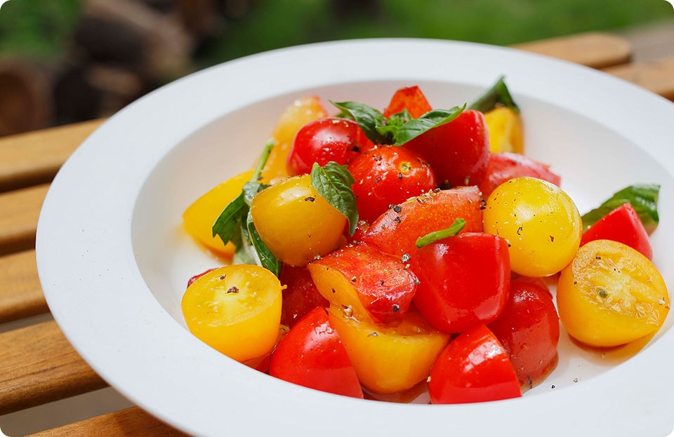 ミニトマトとプラムのサラダ