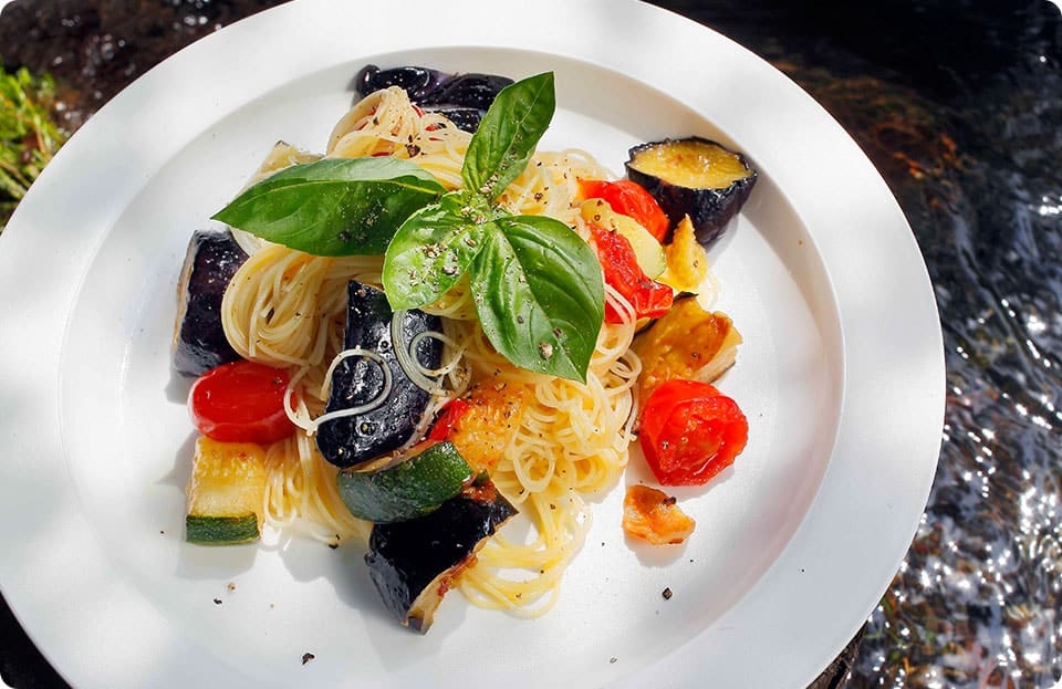 夏野菜とバジルの冷製パスタ