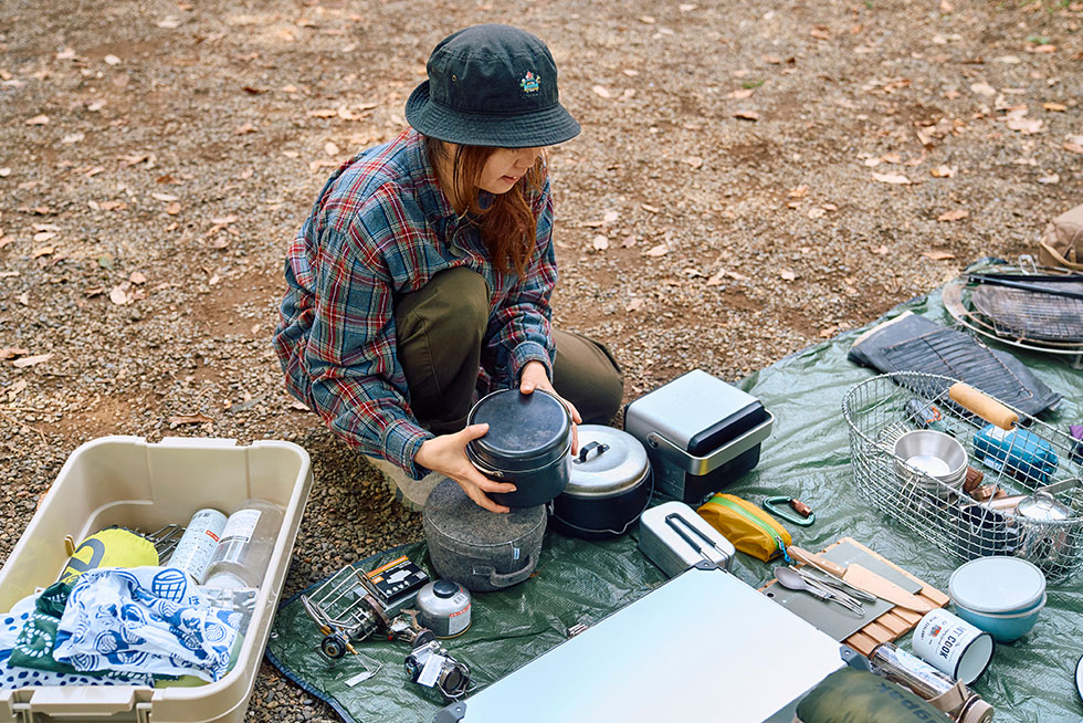 鍋を持つこいしゆうかの画像