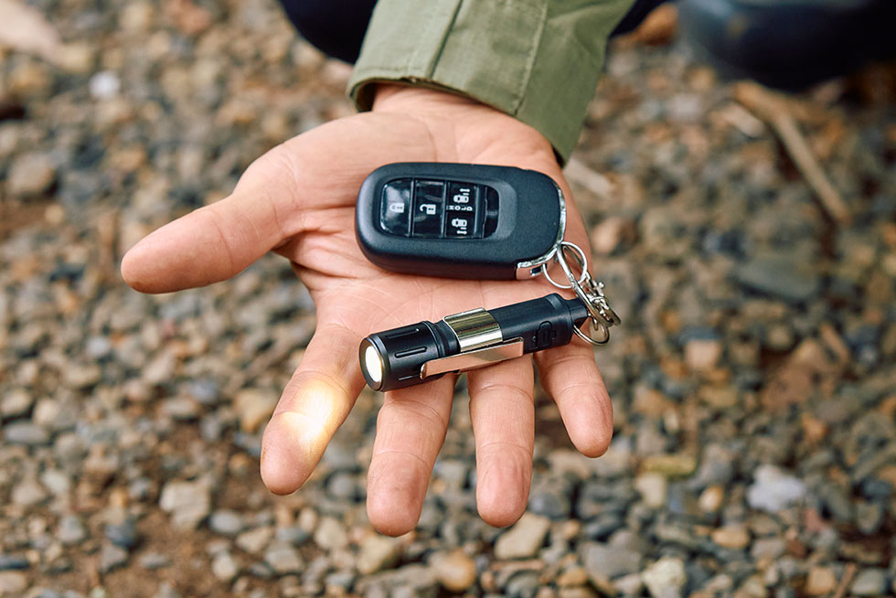 ミニマムライトをつけたクルマのキーの画像