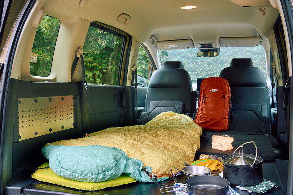 道具セットを設営した車内の画像