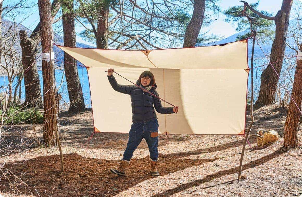 ポールと自在金具ナシで、タープの設営が完了