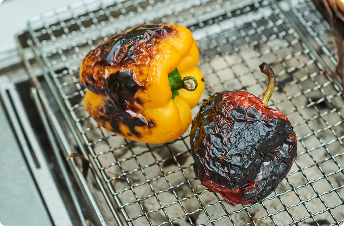 パプリカをグリルで焼く画像