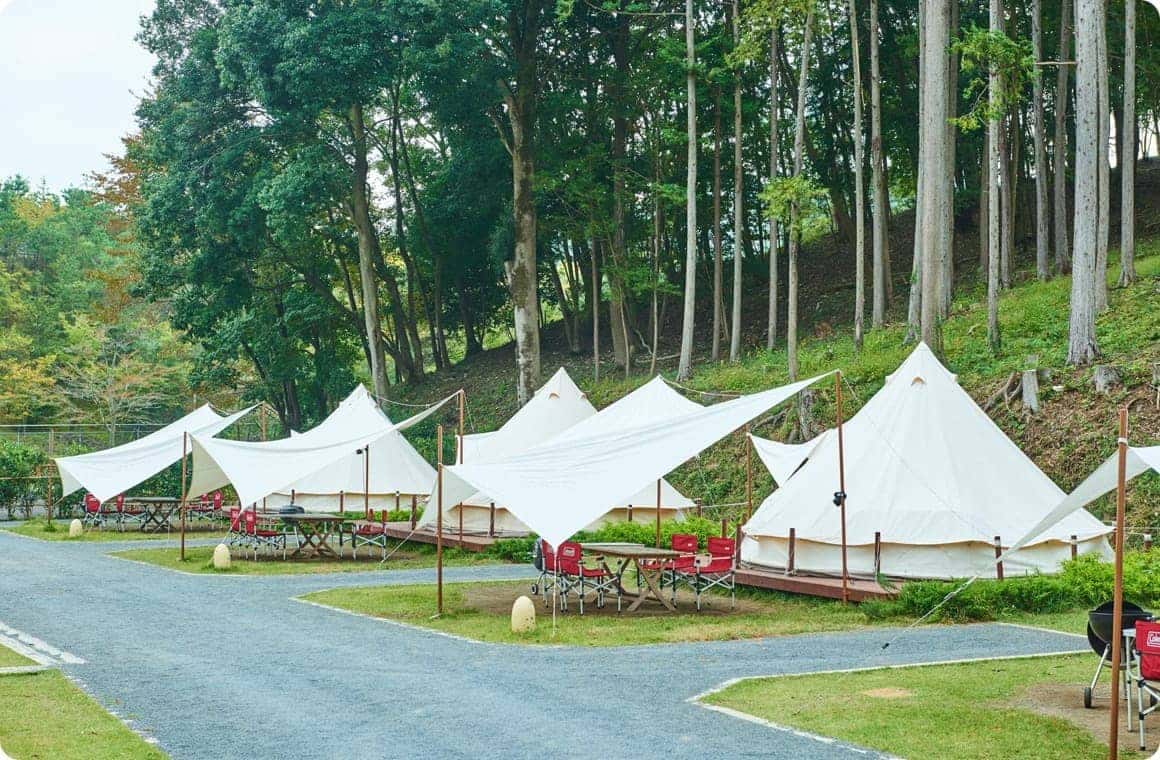 グランピングのテントの画像
