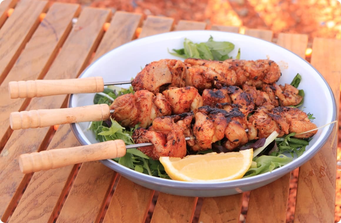 順光で撮影したスパイシーチキンの画像