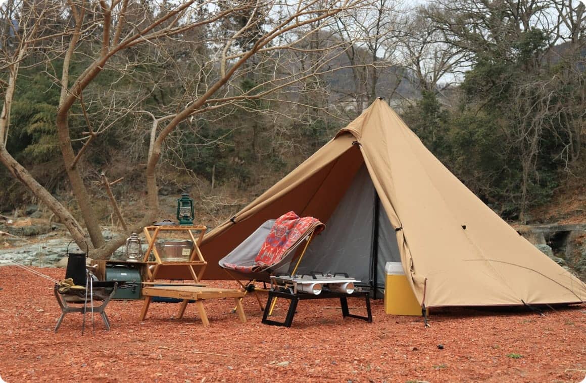 正午に撮ったテントサイトの写真