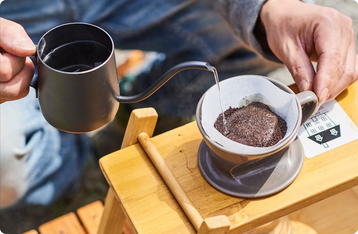 お湯を入れる画像