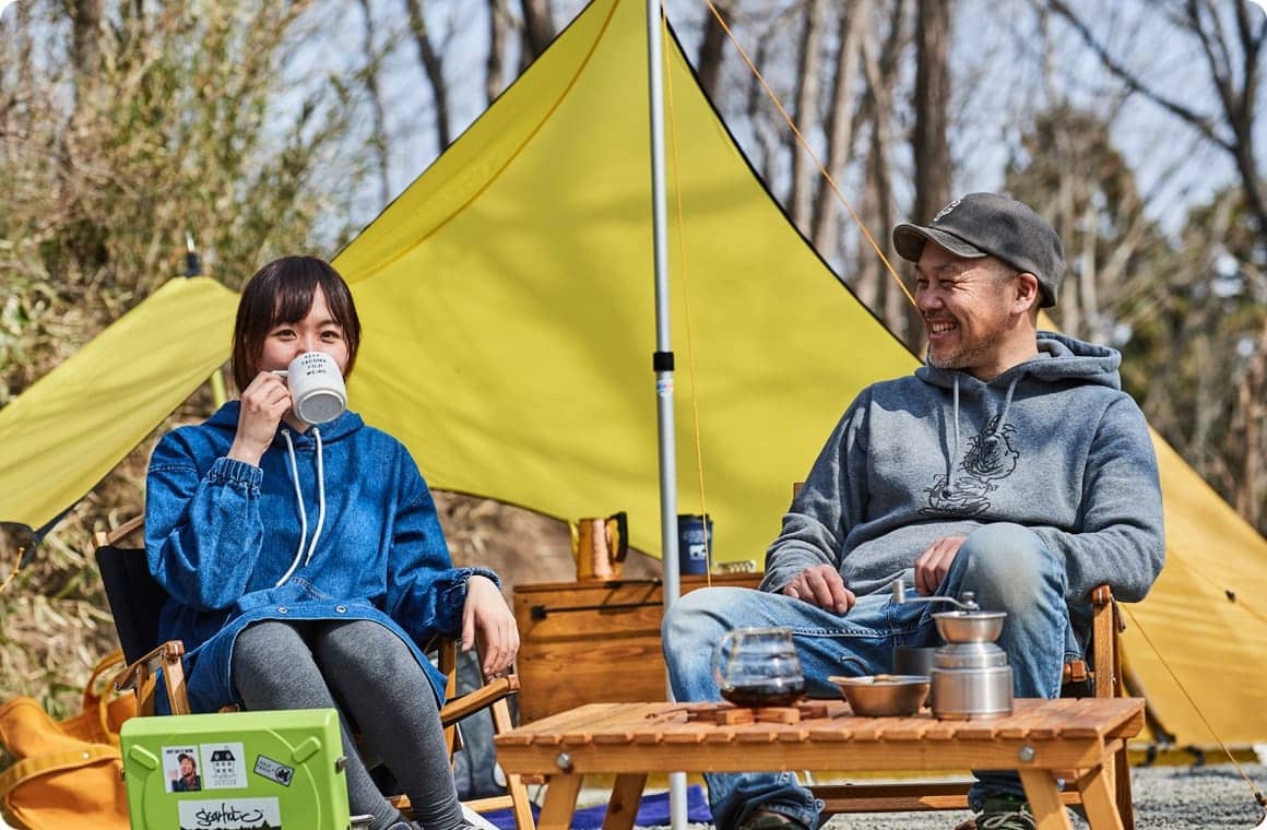 コーヒーを飲むこいしゆうかの画像
