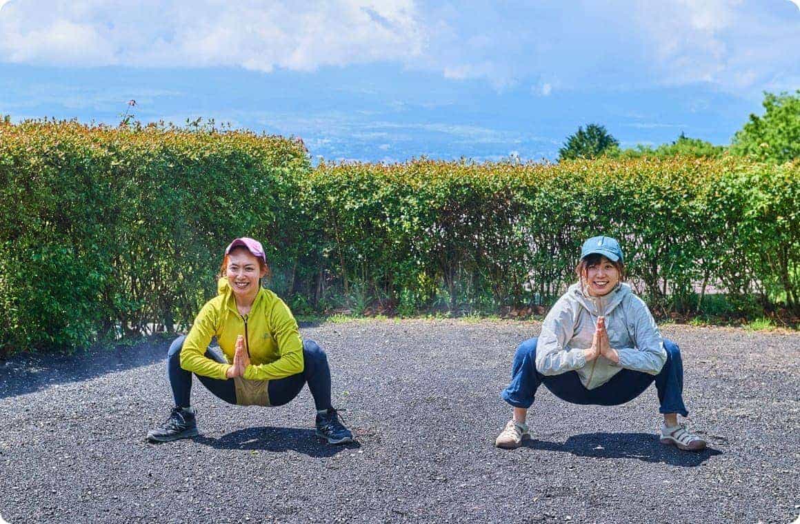 花輪のポーズの画像