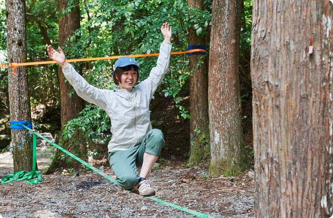 ドロップニーを決めるこいしゆうかの画像