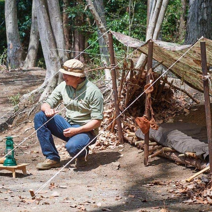 キャンプ場でブッシュクラフト風テントを作って遊ぼう！ 
