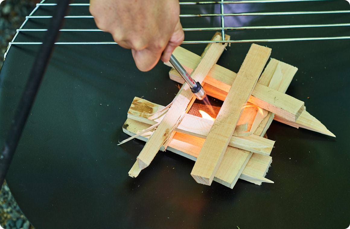 薪に火をつける画像