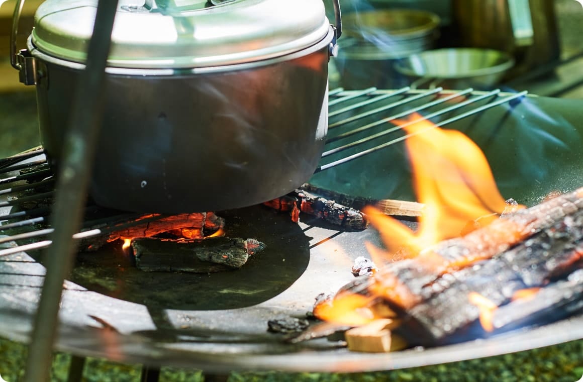 薪を分けて弱火にする画像