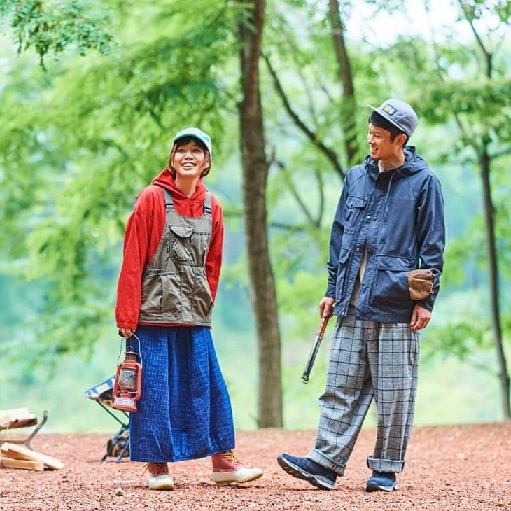 キャンプに最適な服装は？素材や着こなしをシーン別に解説