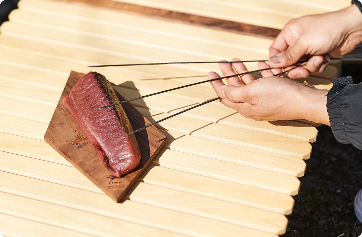 カツオへの串の刺し方の画像