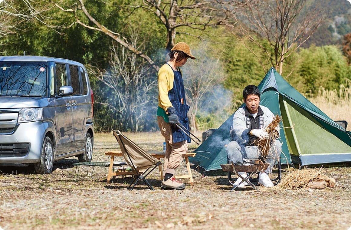 カツオのたたきを調理する画像