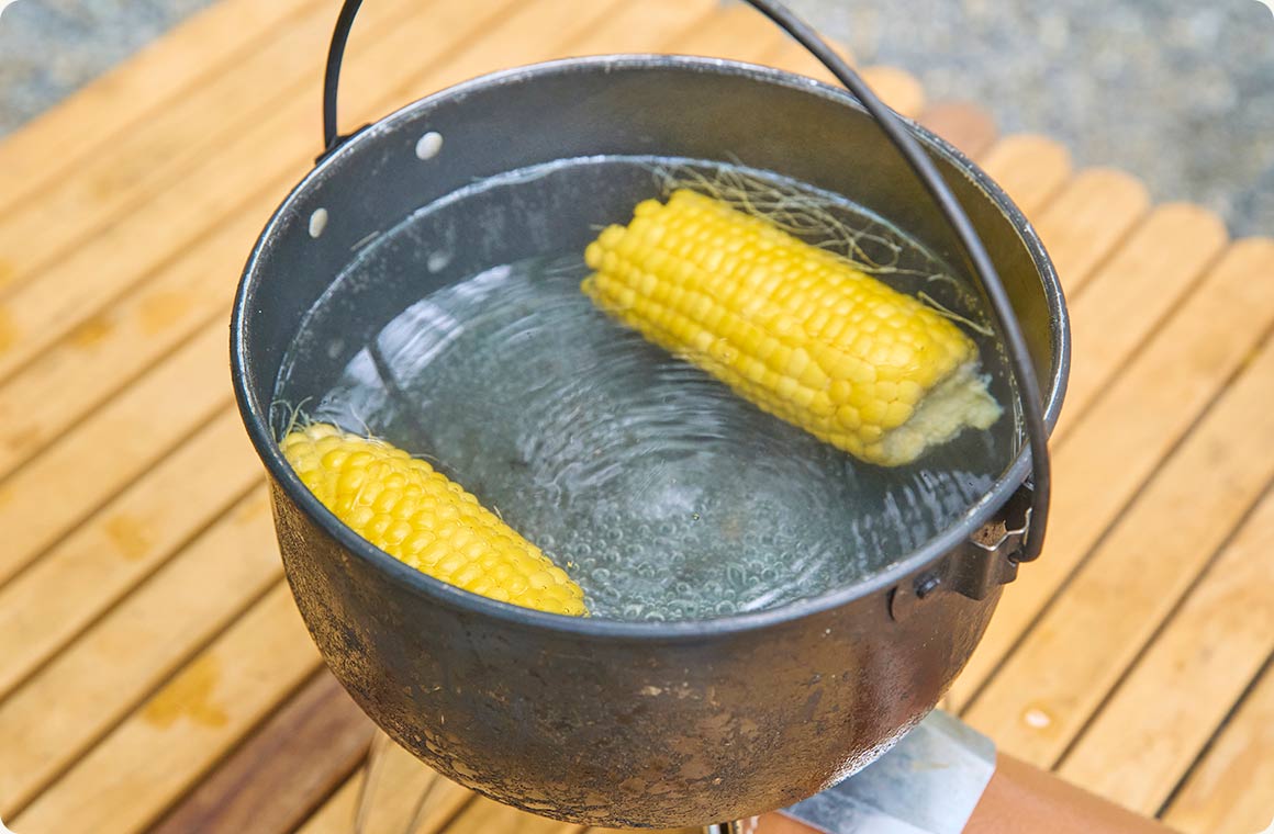 茹でたとうもろこしの画像
