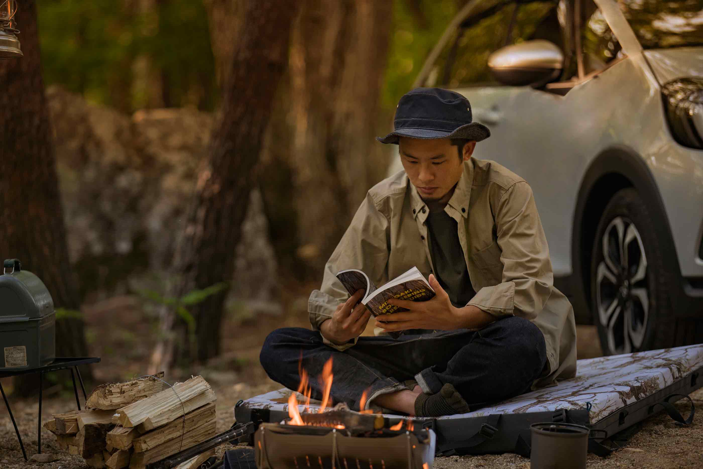 焚き火をしながら、岩の課題に思いを巡らせる