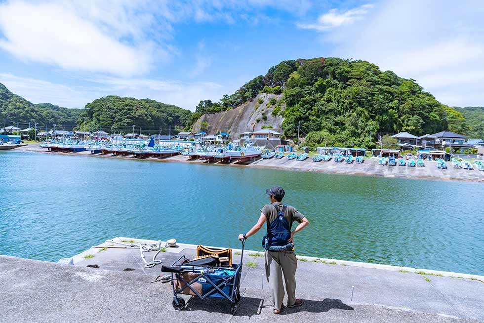 空はまだまだ夏模様