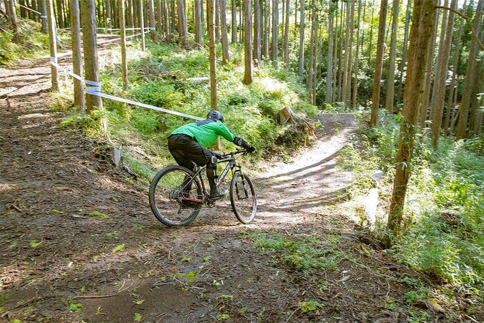 登山に通じる達成感と自然の中を駆け下りるスリル
