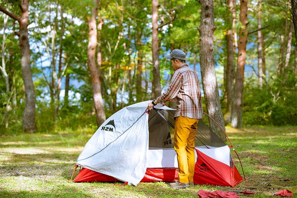 テントを建てる