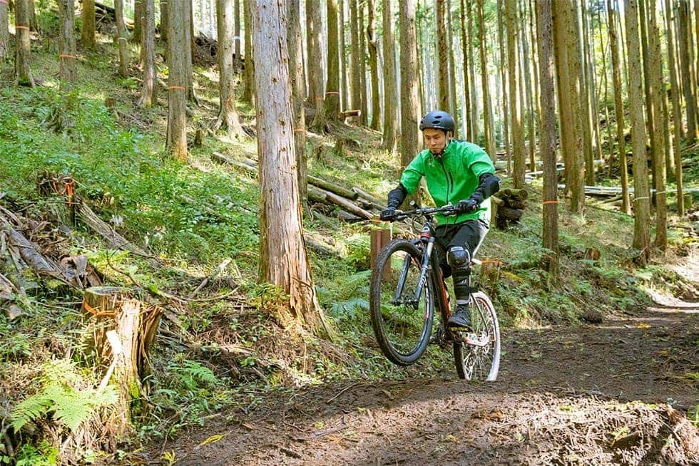 ところどころに設置された起伏を使ってジャンプ。