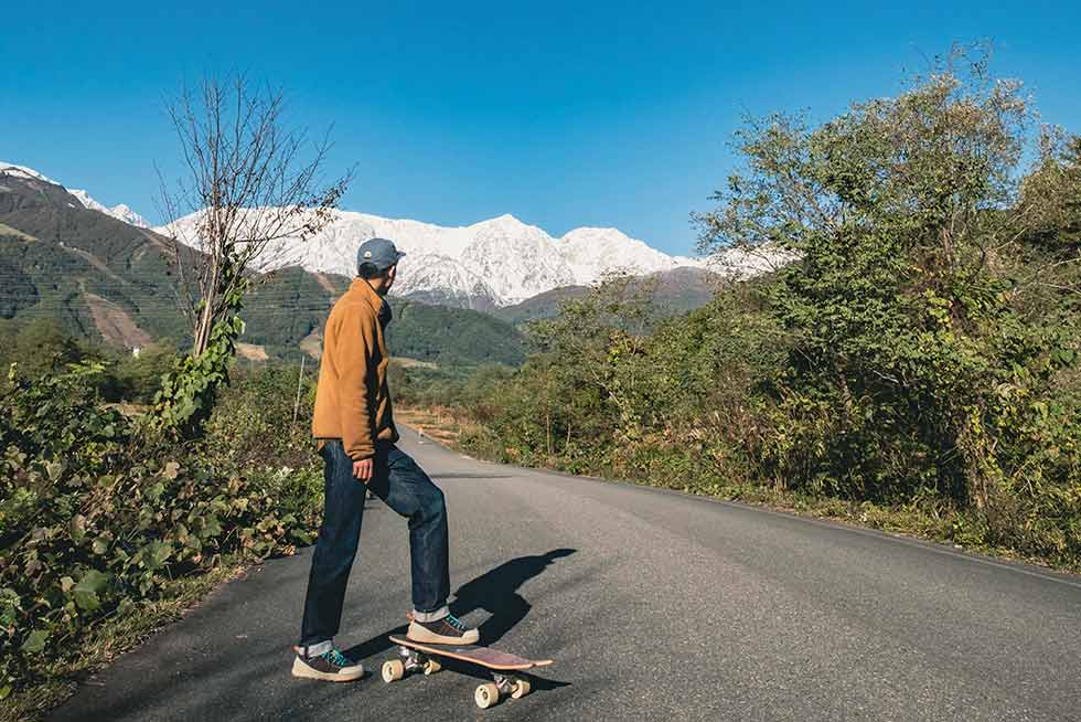 朝一番。澄み切った空気の中、滑り出す