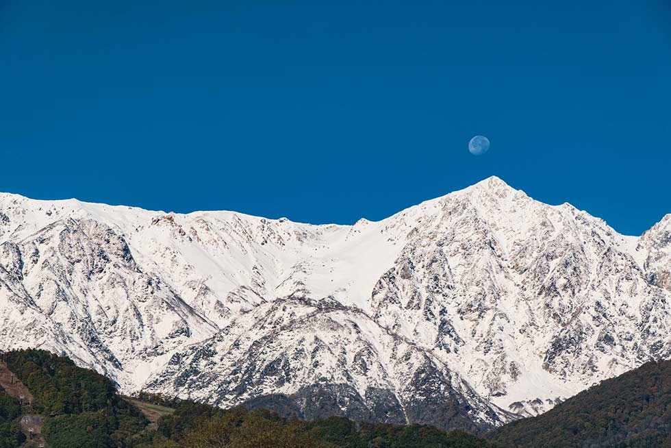 風を感じながら白馬の山々の絶景を眺める