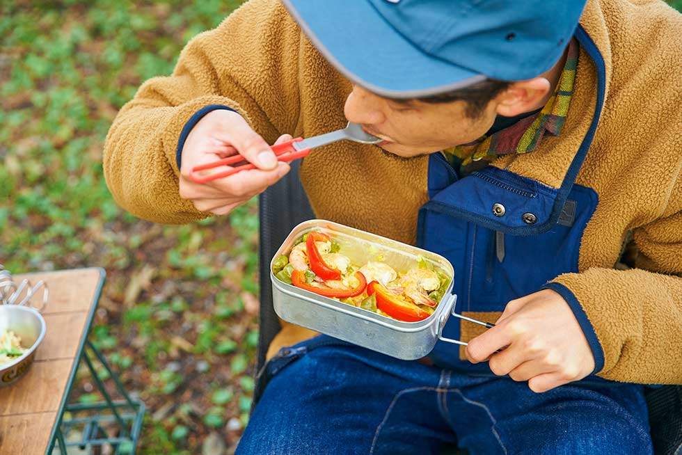 メスティンでパエリアを作り、食べる